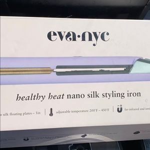Like new Eva nyc nano flat iron